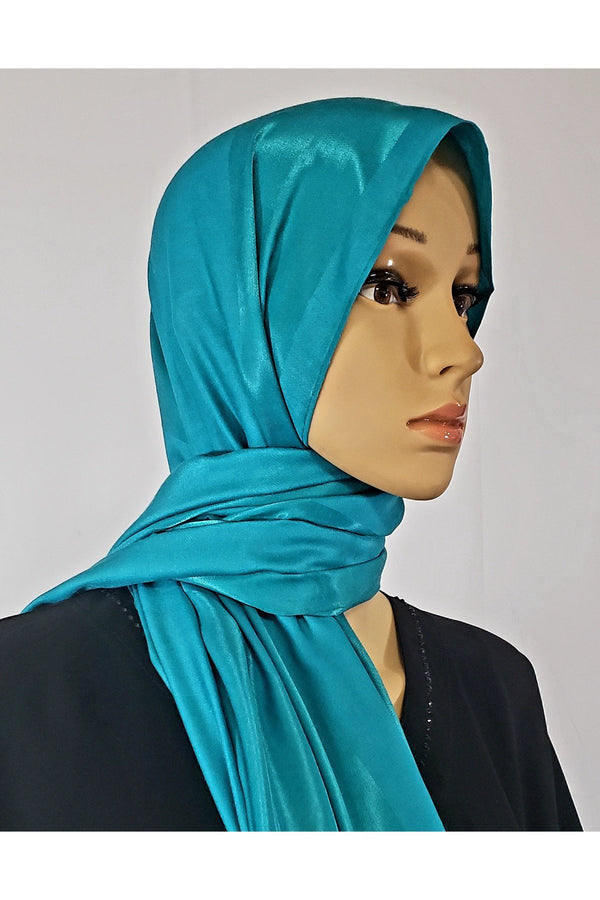 Women loose hijab